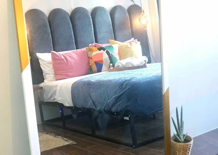 Boho Glam At Center Aparthotel Manila